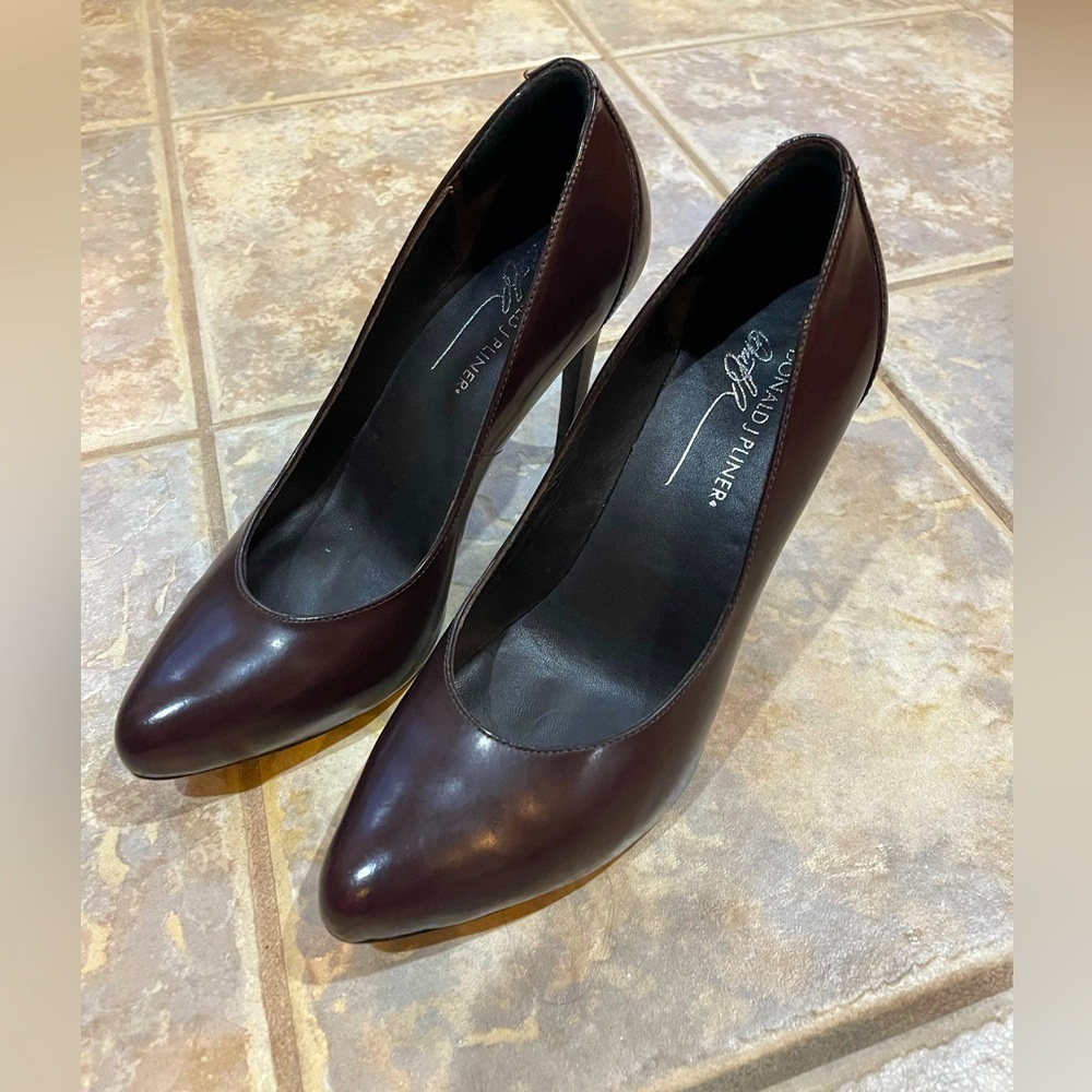 Donald J Pliner Shoes in excellent condition size 7 1/2 M